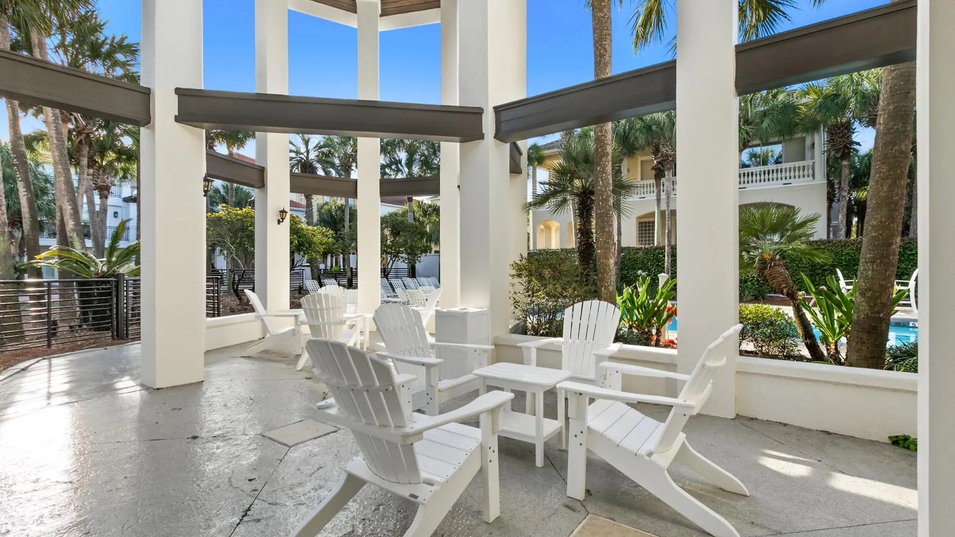 Community Pool, Hot Tub And Beach - Beach View Destin